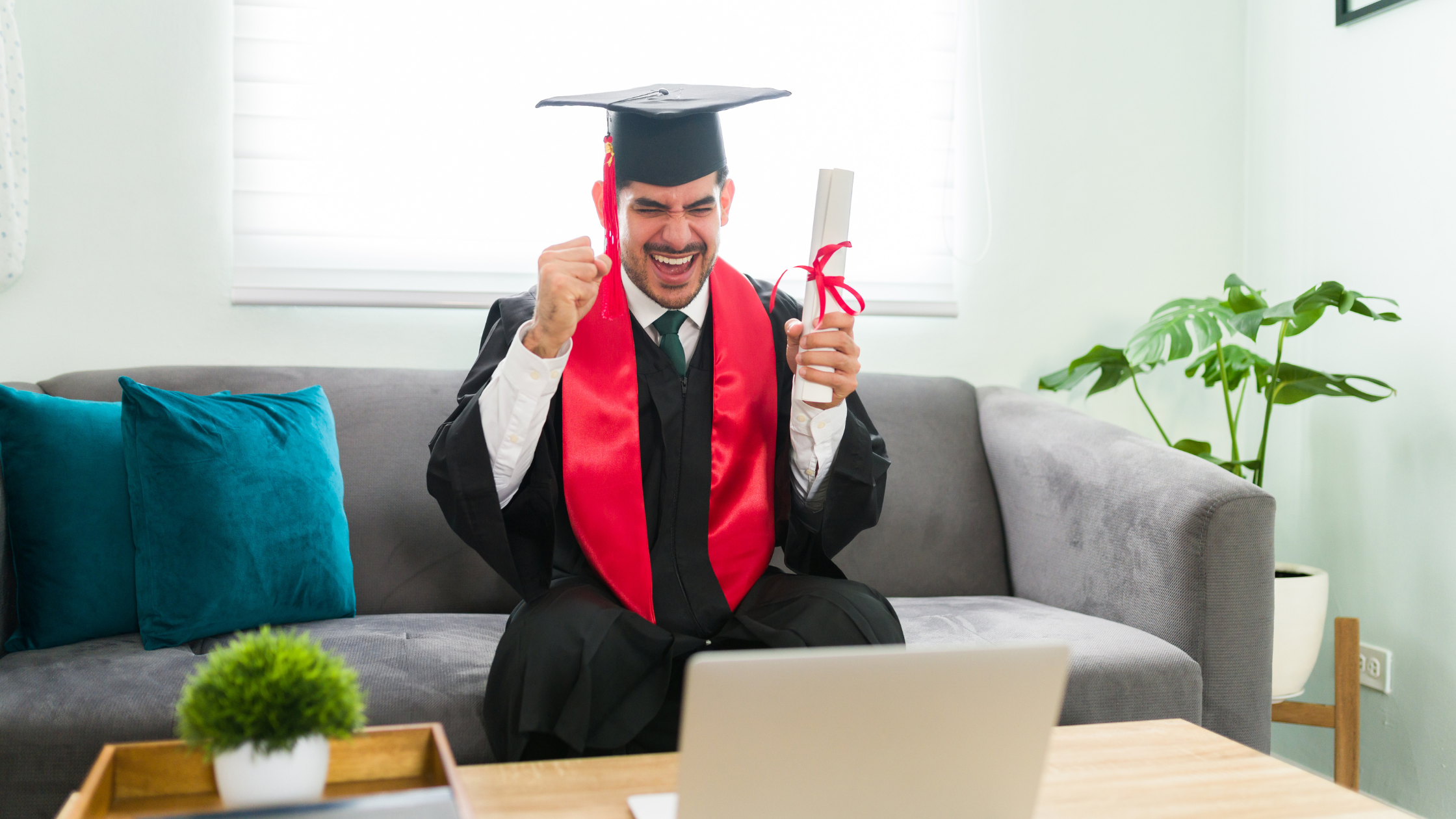 How To Plan a Memorable Virtual Graduation Ceremony ?